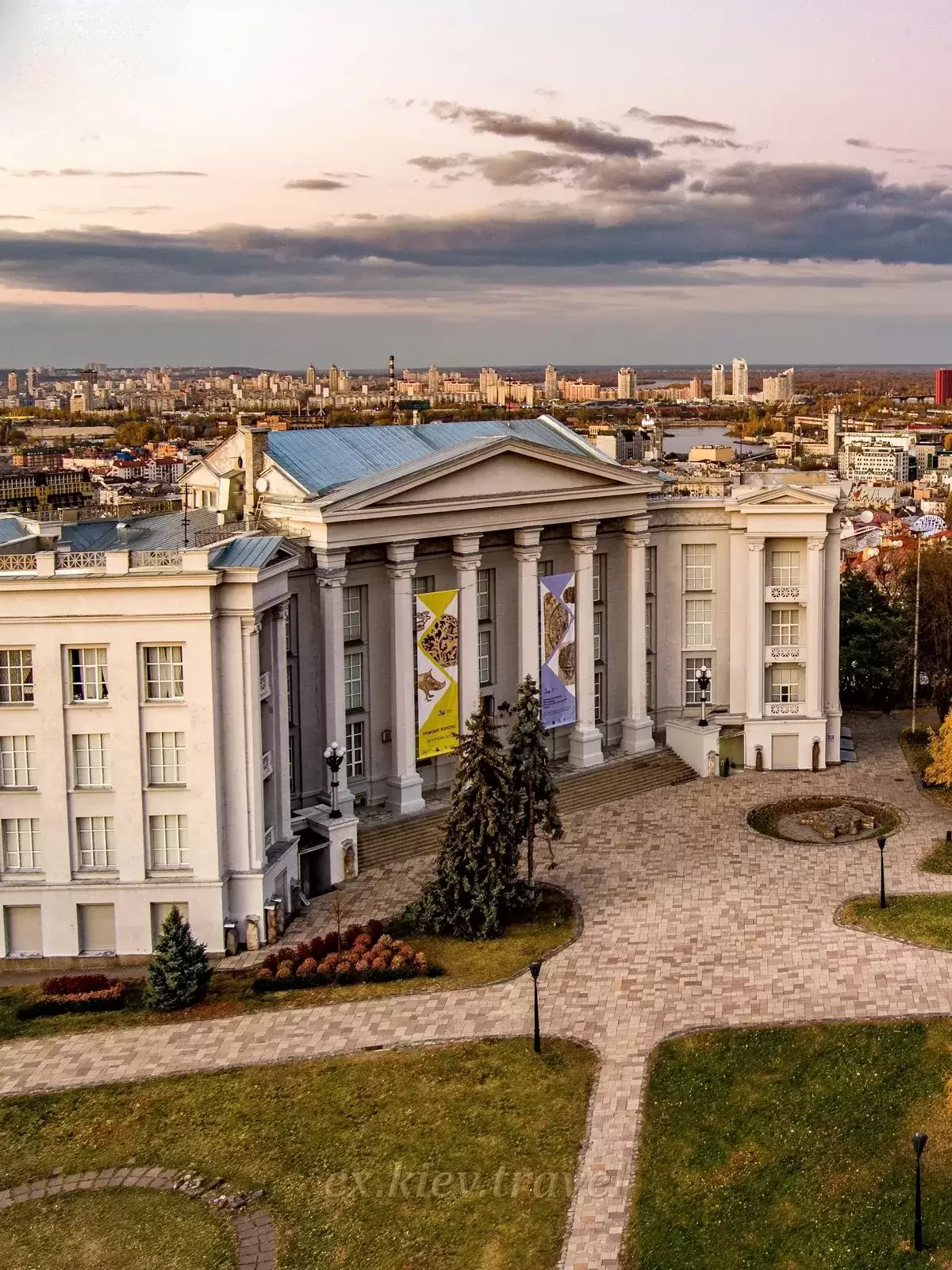 Екскурсії Україною у місті Київ - Музей історії України